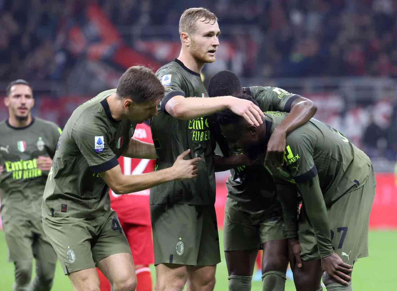 i calciatori del milan in campo