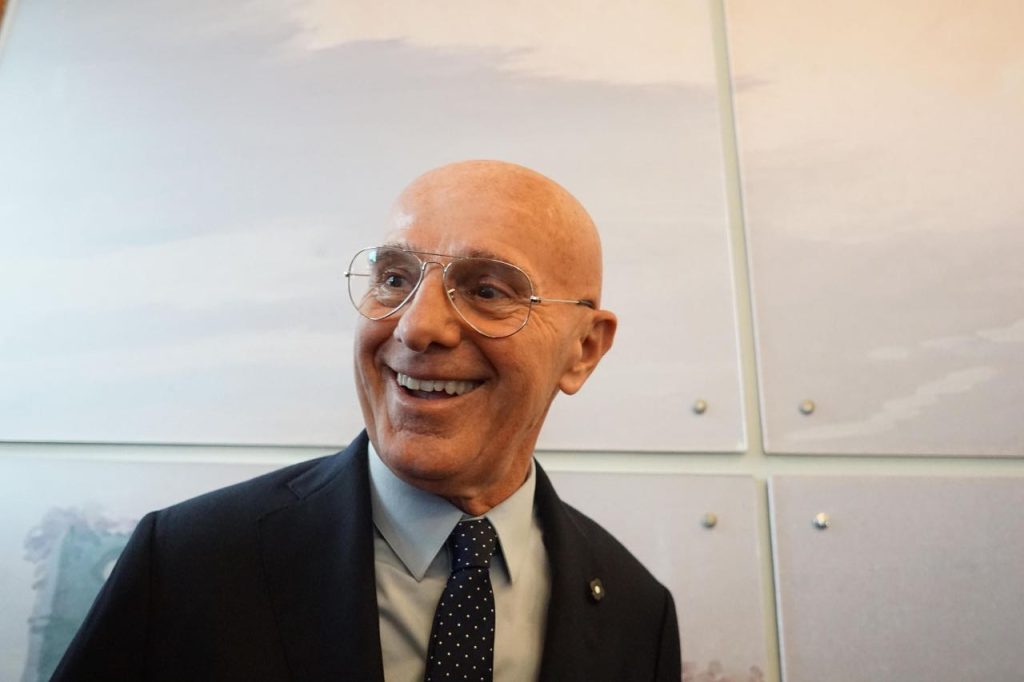 Arrigo sacchi sorride