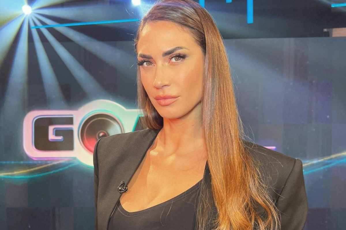 Melissa Satta minigonna tacchi Sky Sport