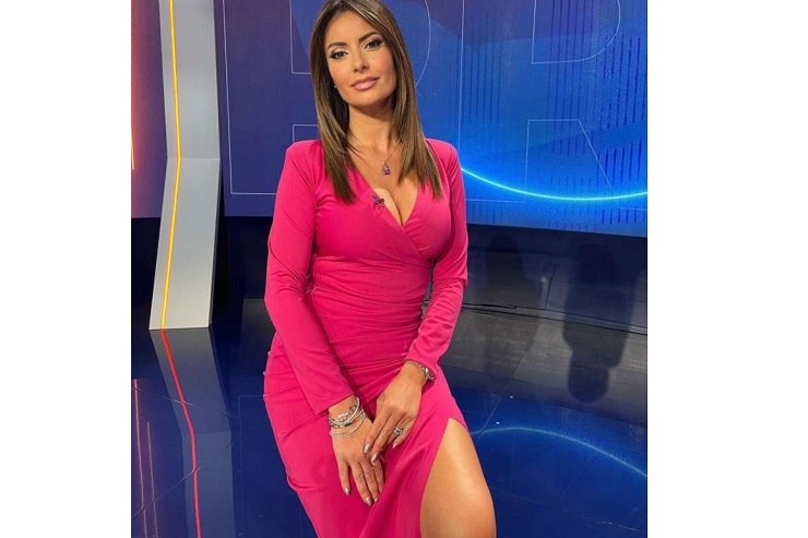 Monica Bertini Mediaset vestito scollatura spacco