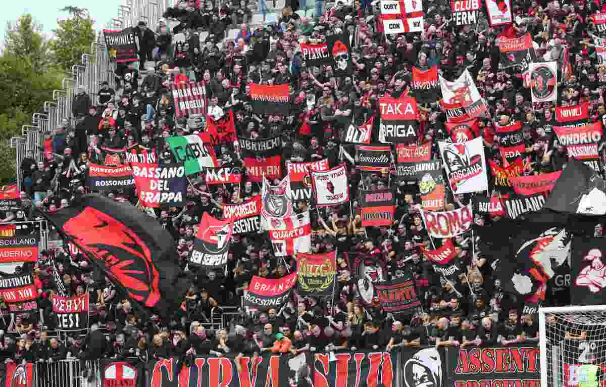 I tifosi processano il Milan