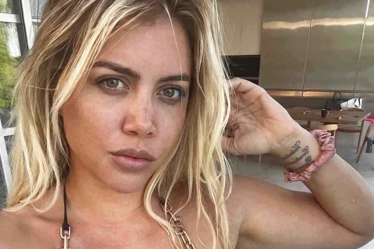 Wanda Nara scatto intimo lato B scollatura