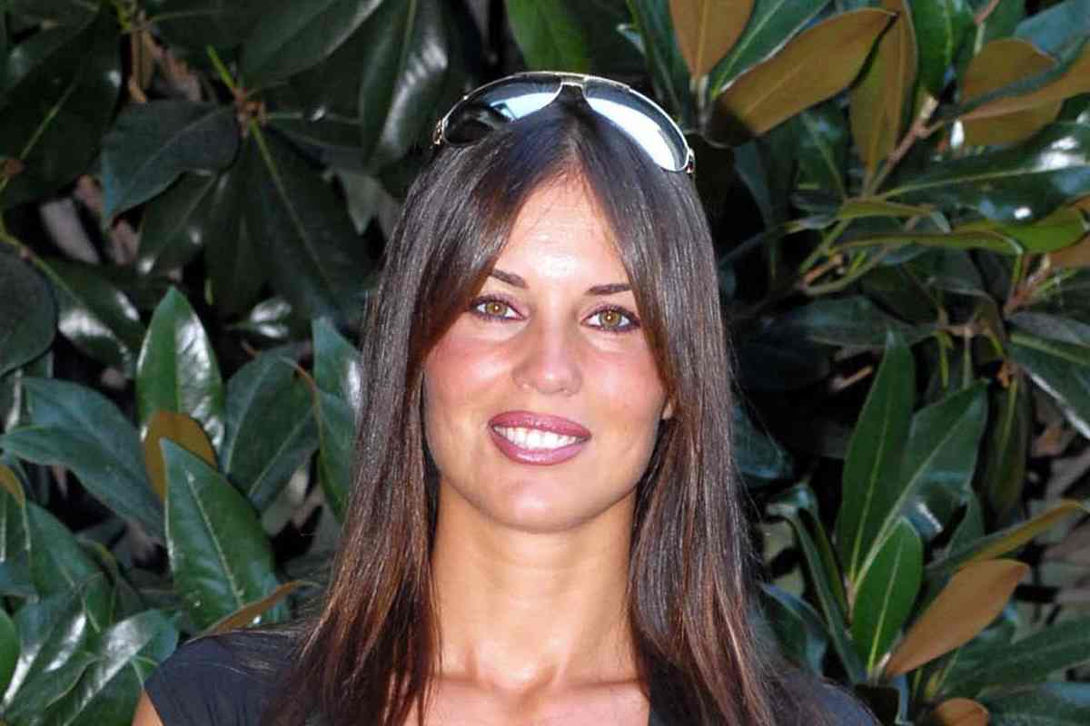 Antonella Mosetti si spoglia