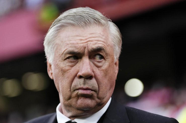 Carlo Ancelotti accigliato
