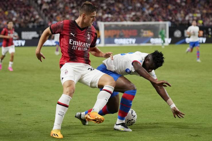Lorenzo Colombo con la maglia del Milan