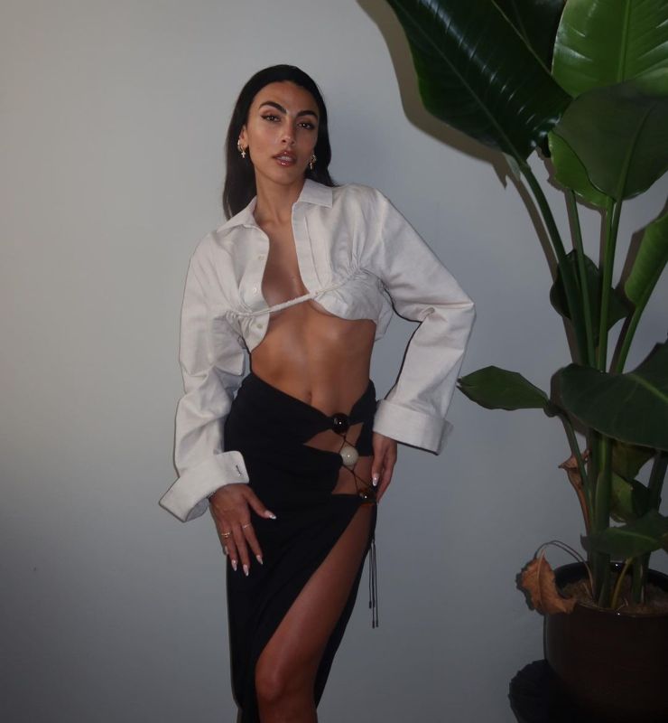 Che scollatura per Giulia Salemi: la modella è da sogno