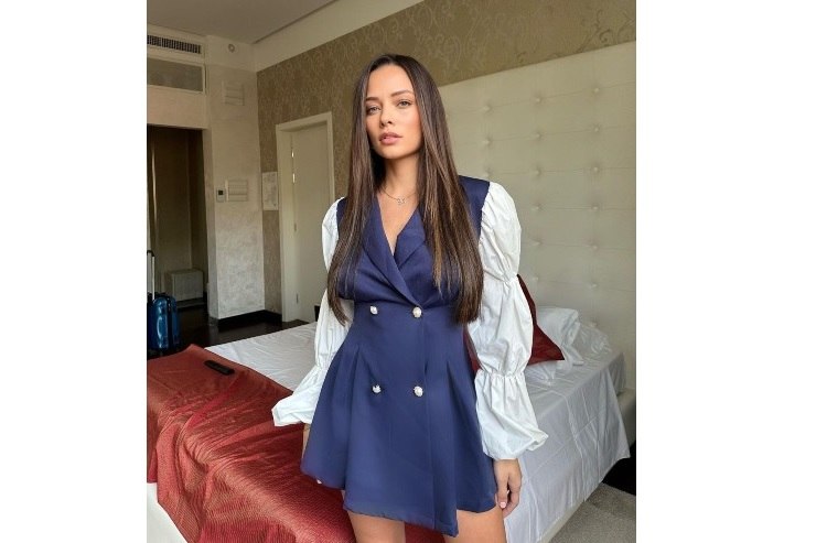 Silvia Provvedi minigonna gambe Le Donatella