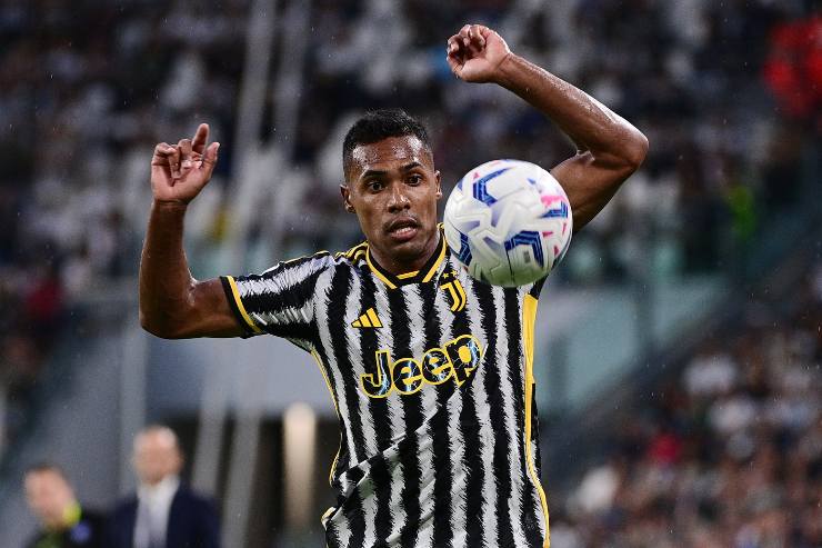 Alex Sandro dalla Juventus al Milan