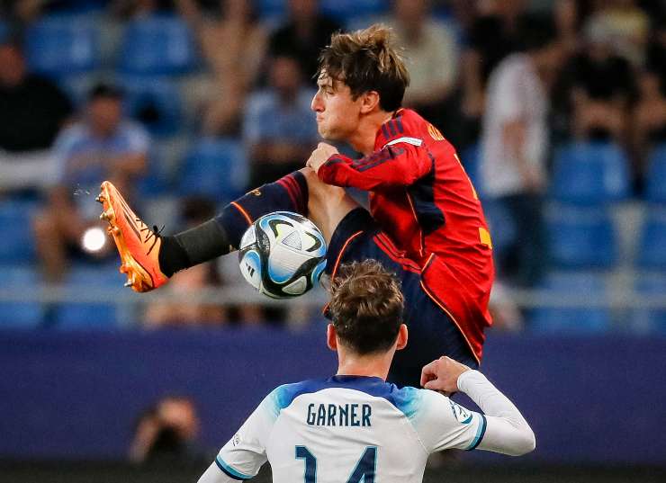Juan Miranda al Milan: incassa anche il Barcellona