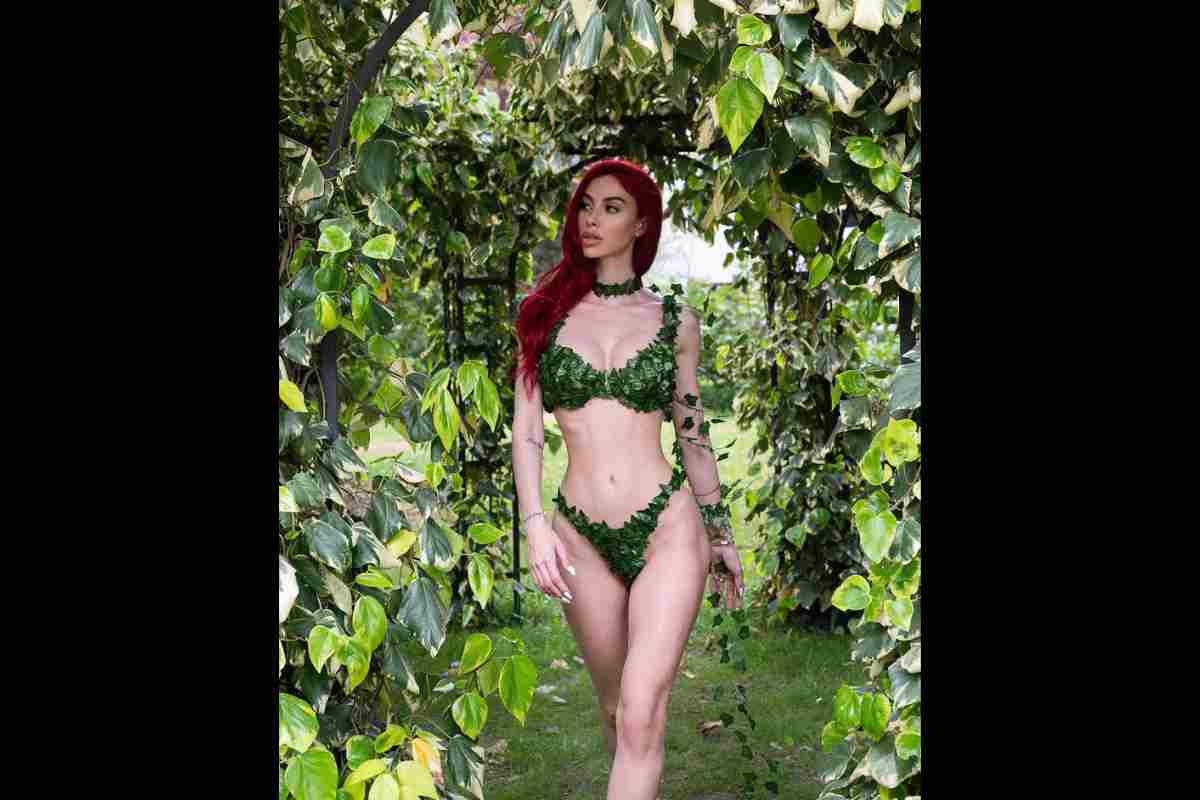 Valentina Fradegrada sexy Poison Ivy