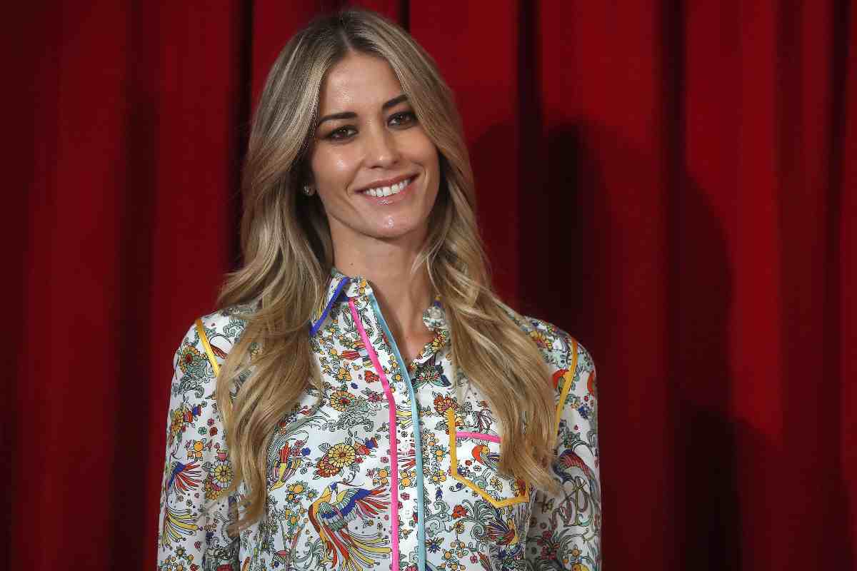 Elena Santarelli incanta i social