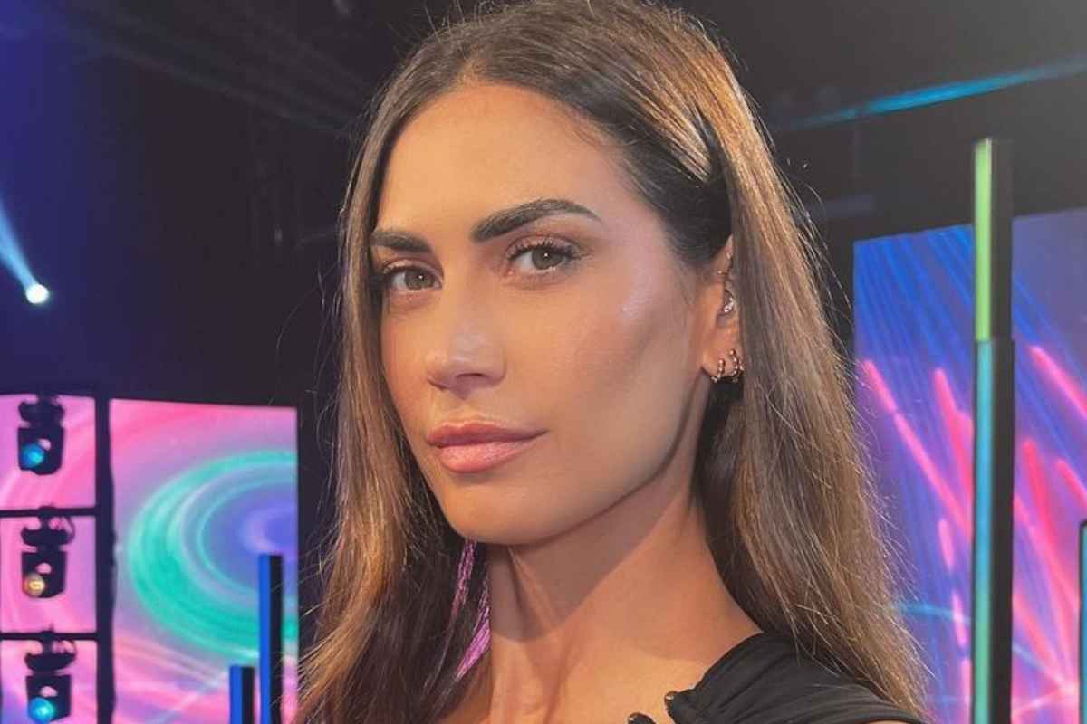 Melissa Satta fascino Natale video