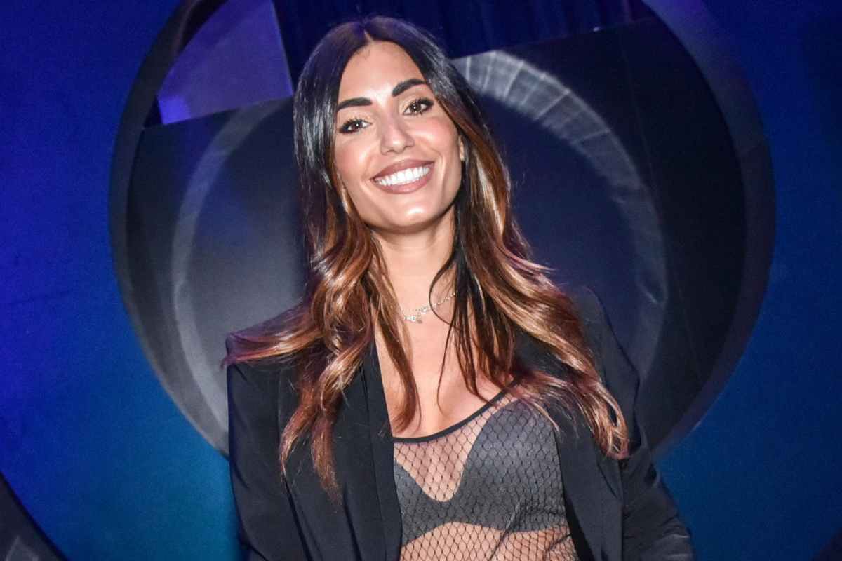 Lo scatto in spiaggia è piccante: clamorosa Federica Nargi