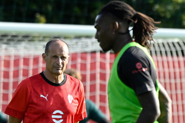 Max Allegri dirige l'allenamento del Milan