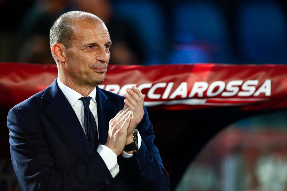 Massimiliano Allegri applaude dalla panchina