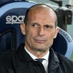 Max Allegri in panchina con uno sguardo corrucciato