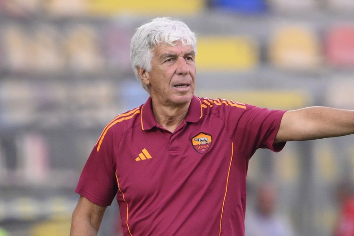 Gian Piero Gasperini dà indicazioni ai suoi
