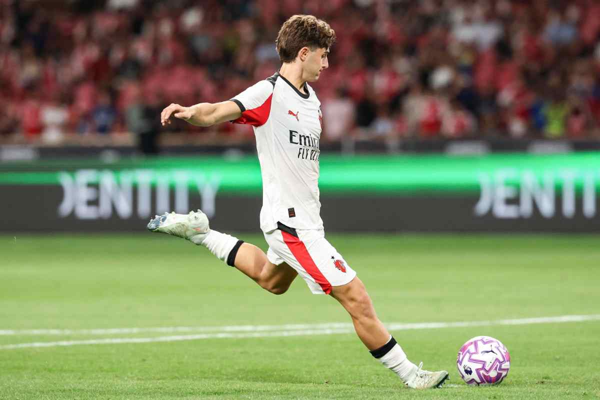 Mattia Liberali si appresta a calciare il pallone