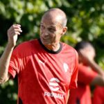 Max Allegri durante un allenamento a Milanello