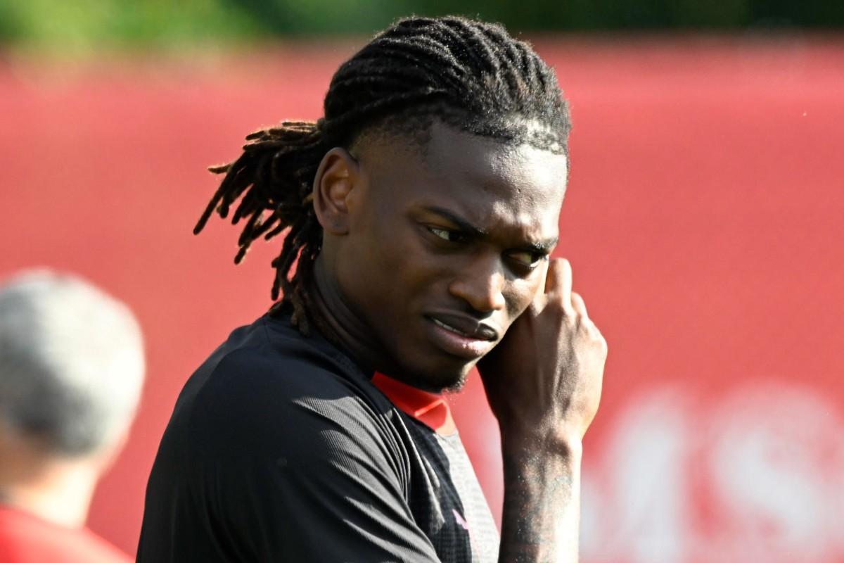 Rafael Leao durante un allenamento