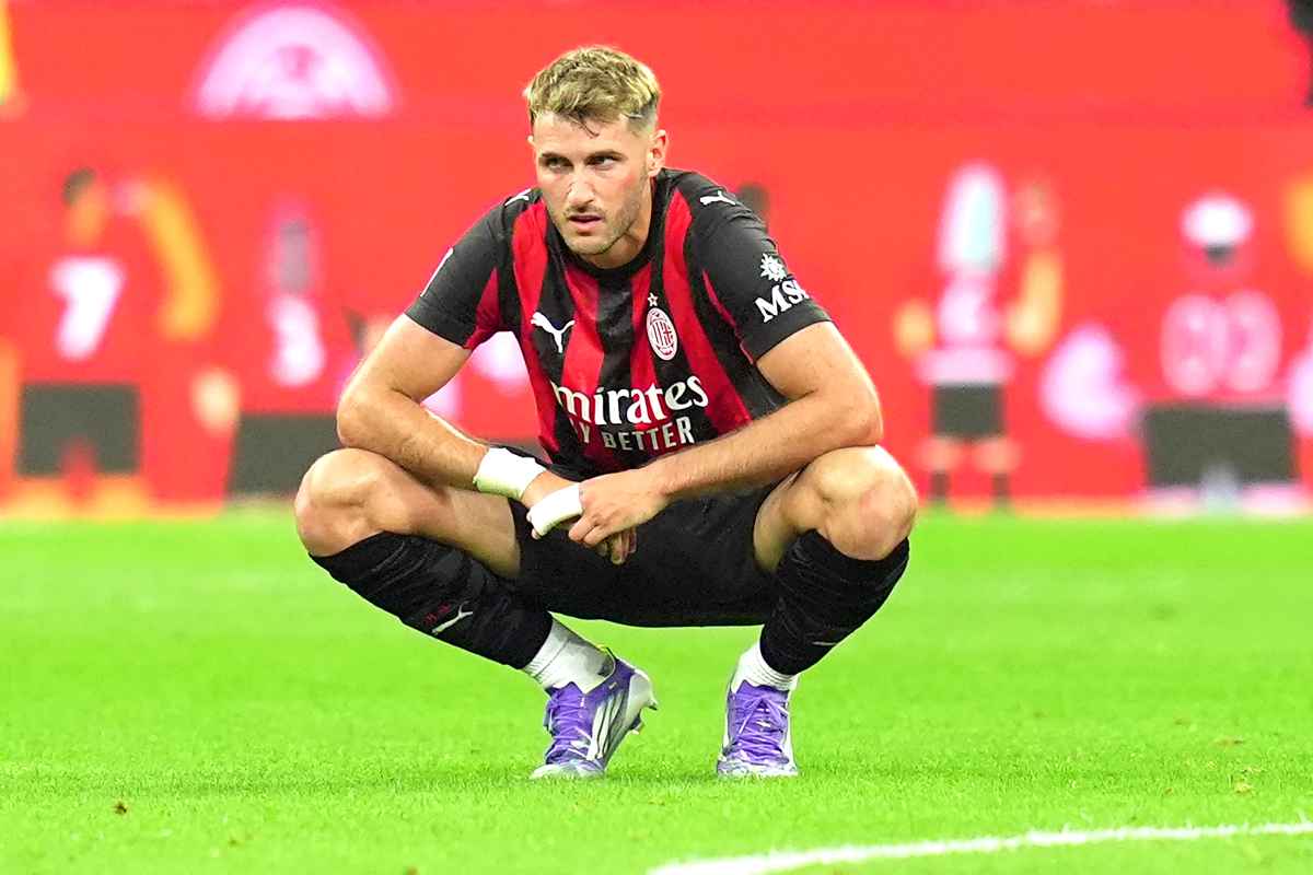 L'attaccante del Milan Santiago Gimenez