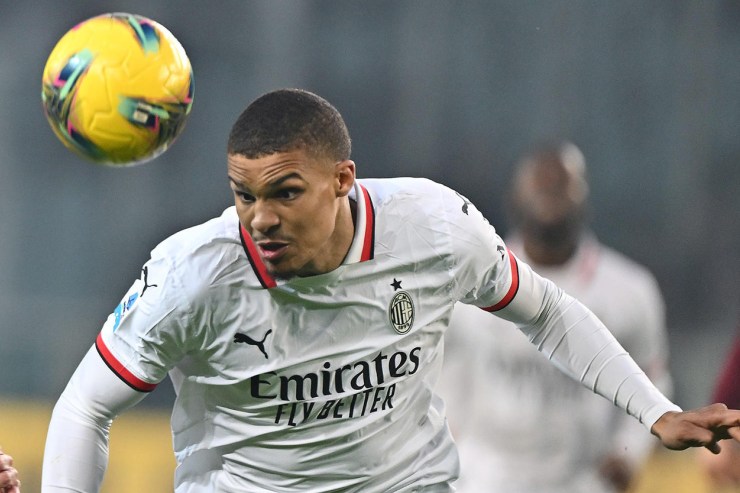Malick Thiaw in azione con la maglia del Milan