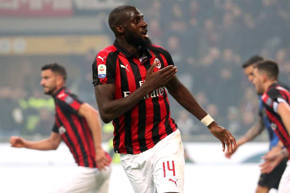 Tiemoue Bakayoko esulta con la maglia del Milan