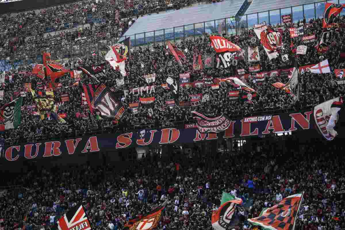tifosi del Milan a San Siro