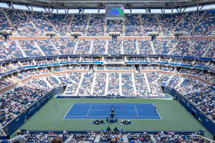 Inquadratura frontale dell'Arthur Ashe Stadium 