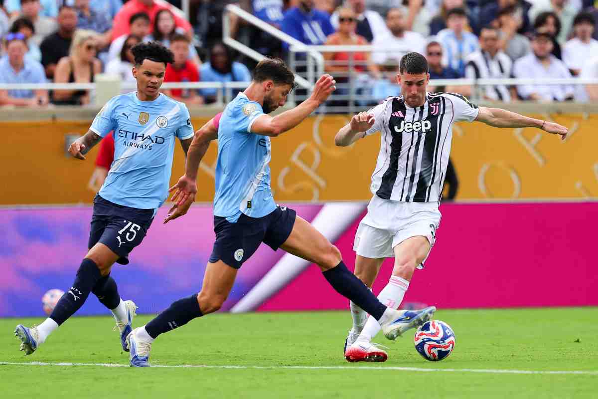 Vlahovic in campo con la Juve