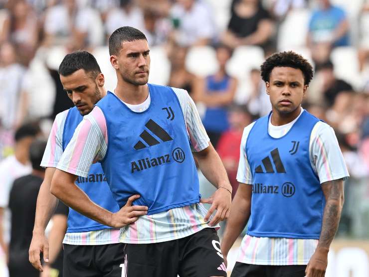 Vlahovic e McKennie in allenamento