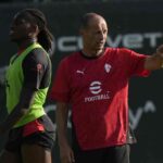Allegri dà indicazioni in allenamento