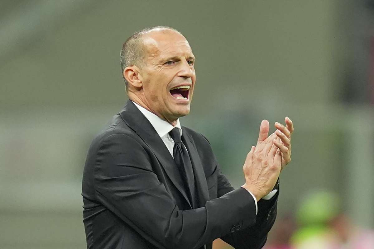 Allegri applaude i suoi dalla panchina