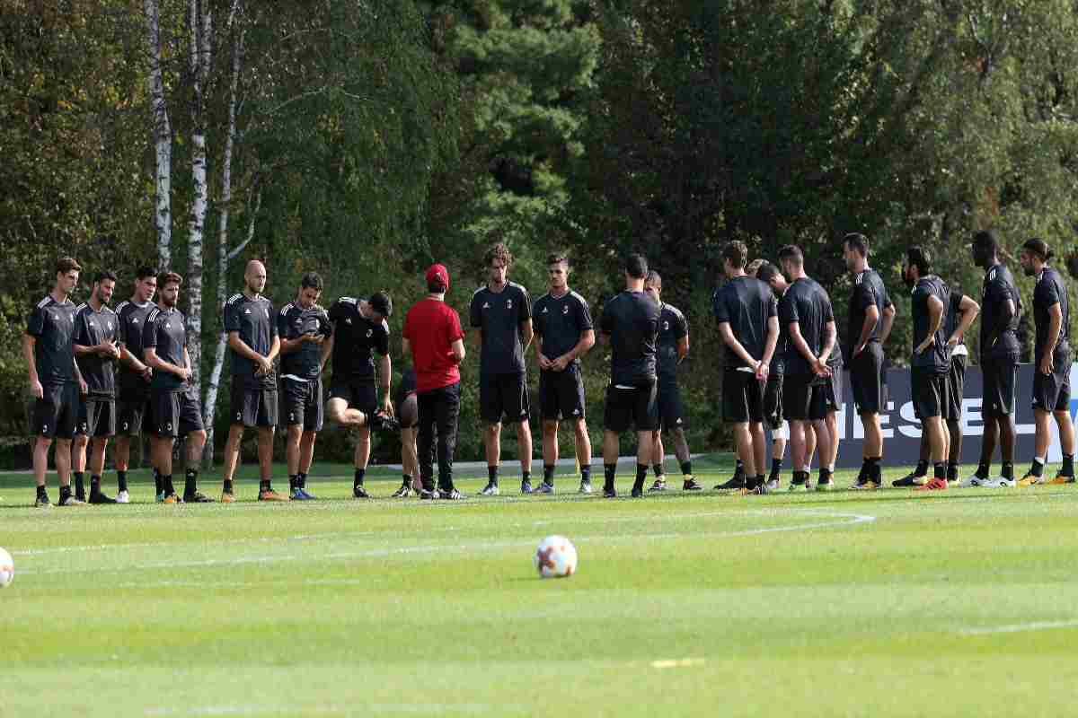 calciatori riuniti per l'allenamento