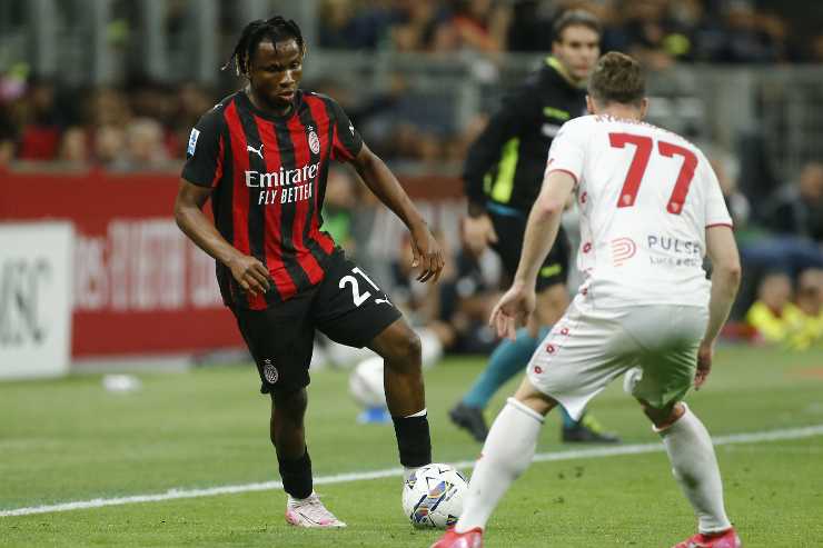 Samuel Chukwueze affronta un avversario