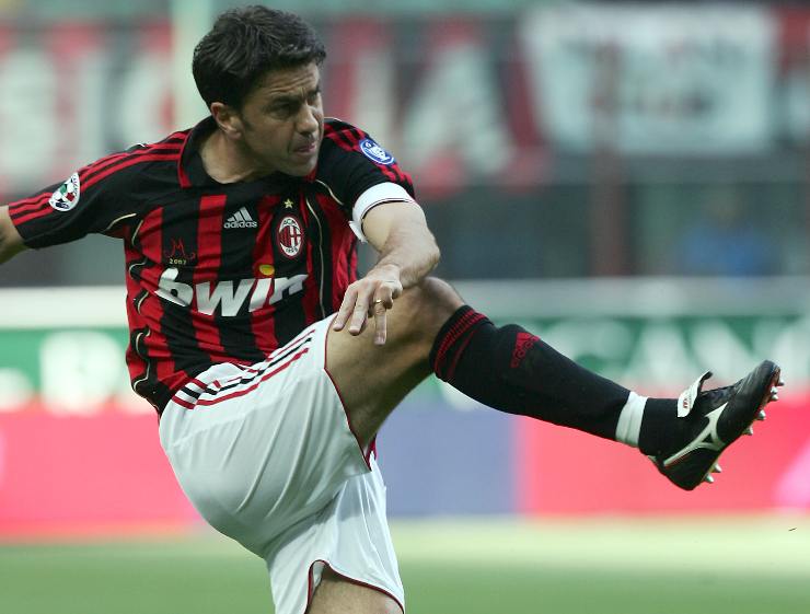 Alessandro Costacurta in azione con il Milan