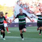 Conrad Harder esulta con i compagni dello Sporting