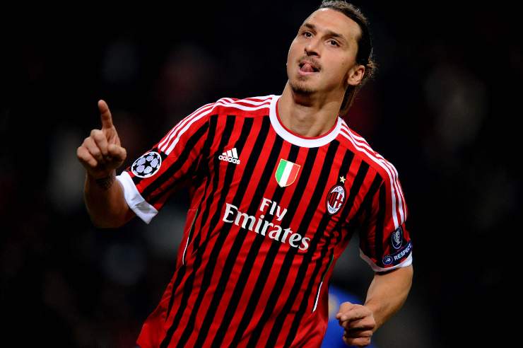 Ibrahimovic esulta con la maglia del Milan