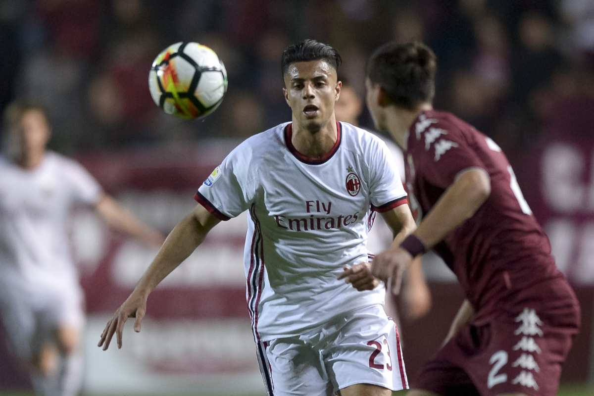 Hachim Mastour in un match con il Milan