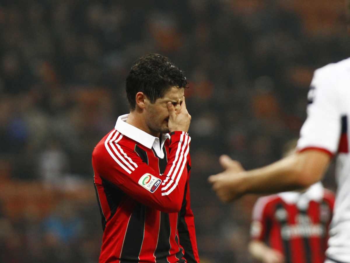 Pato in lacrime con la maglia del Milan