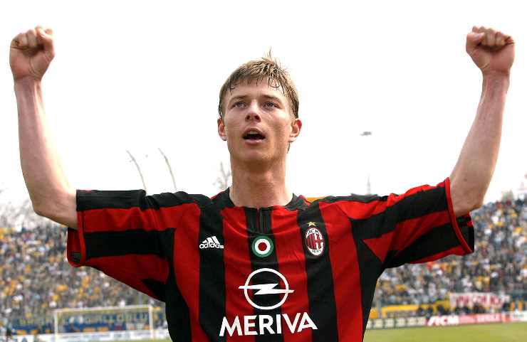 Tomasson esulta con la maglia del Milan