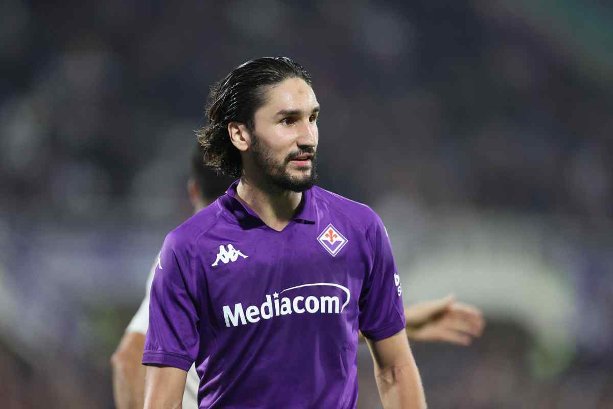 Yacine Adli in campo con la maglia della Fiorentina