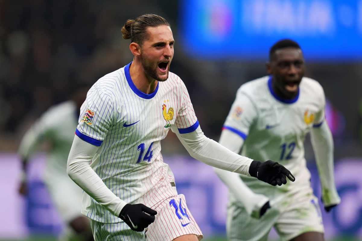Il centrocampista francese Adrien Rabiot con la Francia