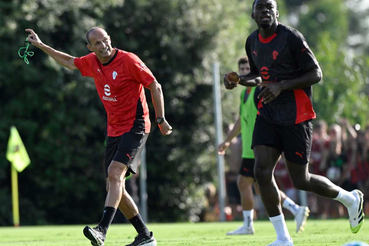 Max Allegri dirige gli allenamenti del Milan