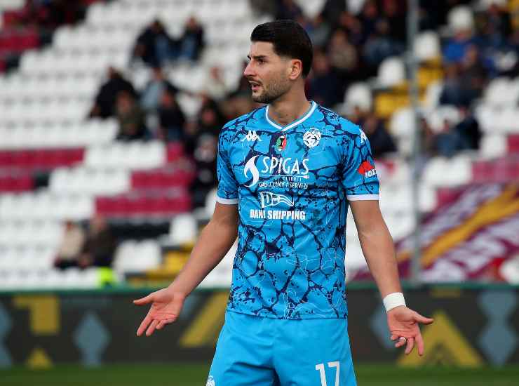 L'attaccante Antonio Colak con la maglia dello Spezia