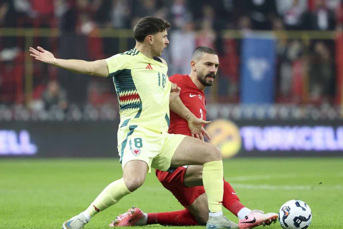 Demiral con la maglia della Turchia