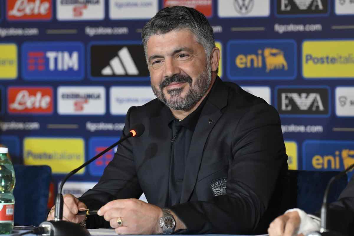 Gattuso sorridente in conferenza stampa
