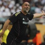 Tudor dà indicazioni alla squadra con decisione