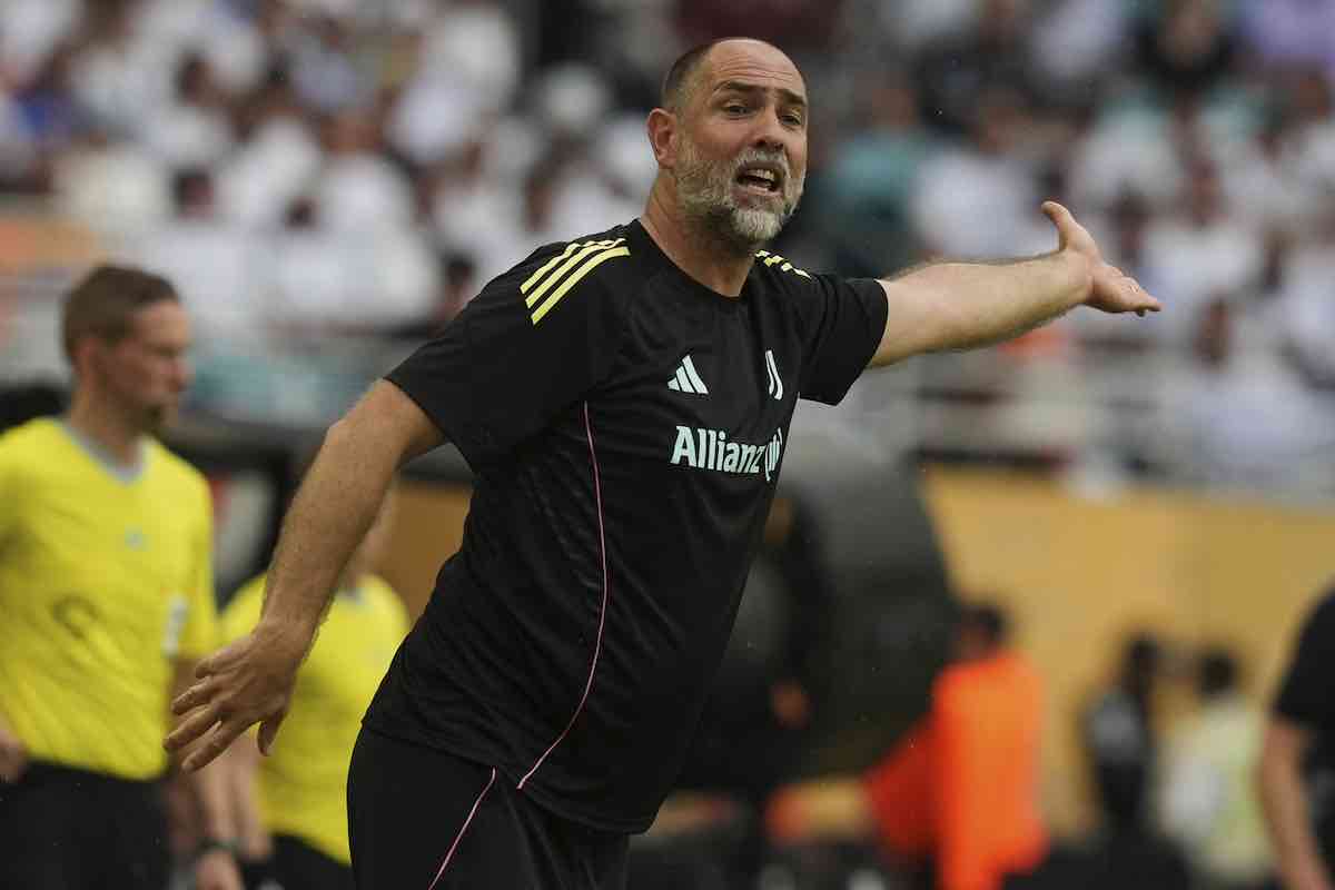 Tudor dà indicazioni alla squadra