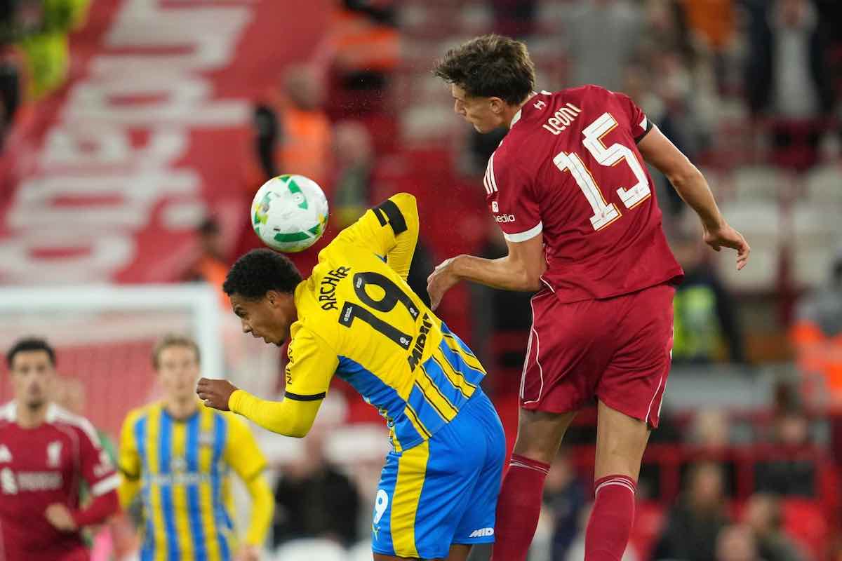 Leoni in azione con il Liverpool